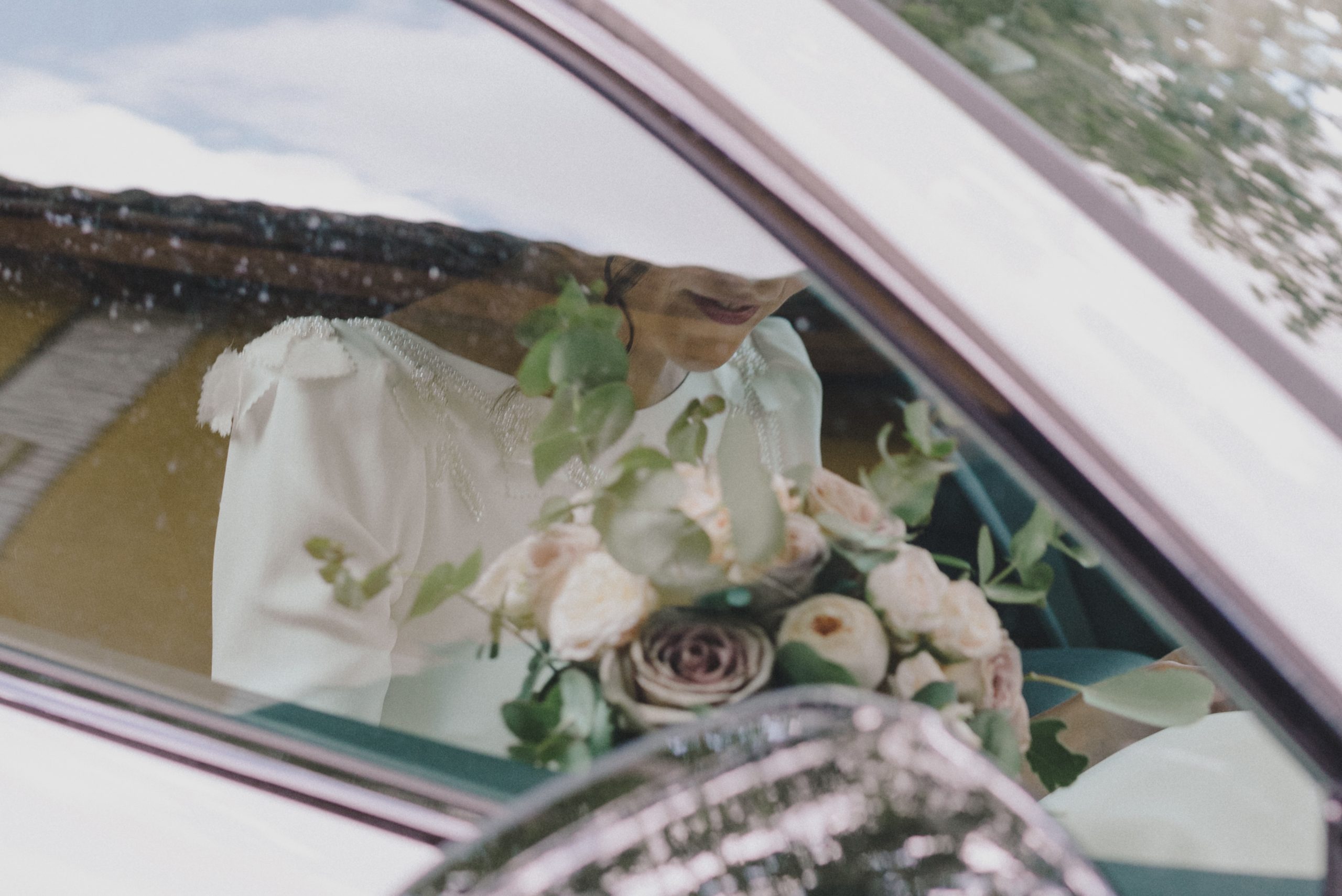 retrato natural de pareja en boda íntima