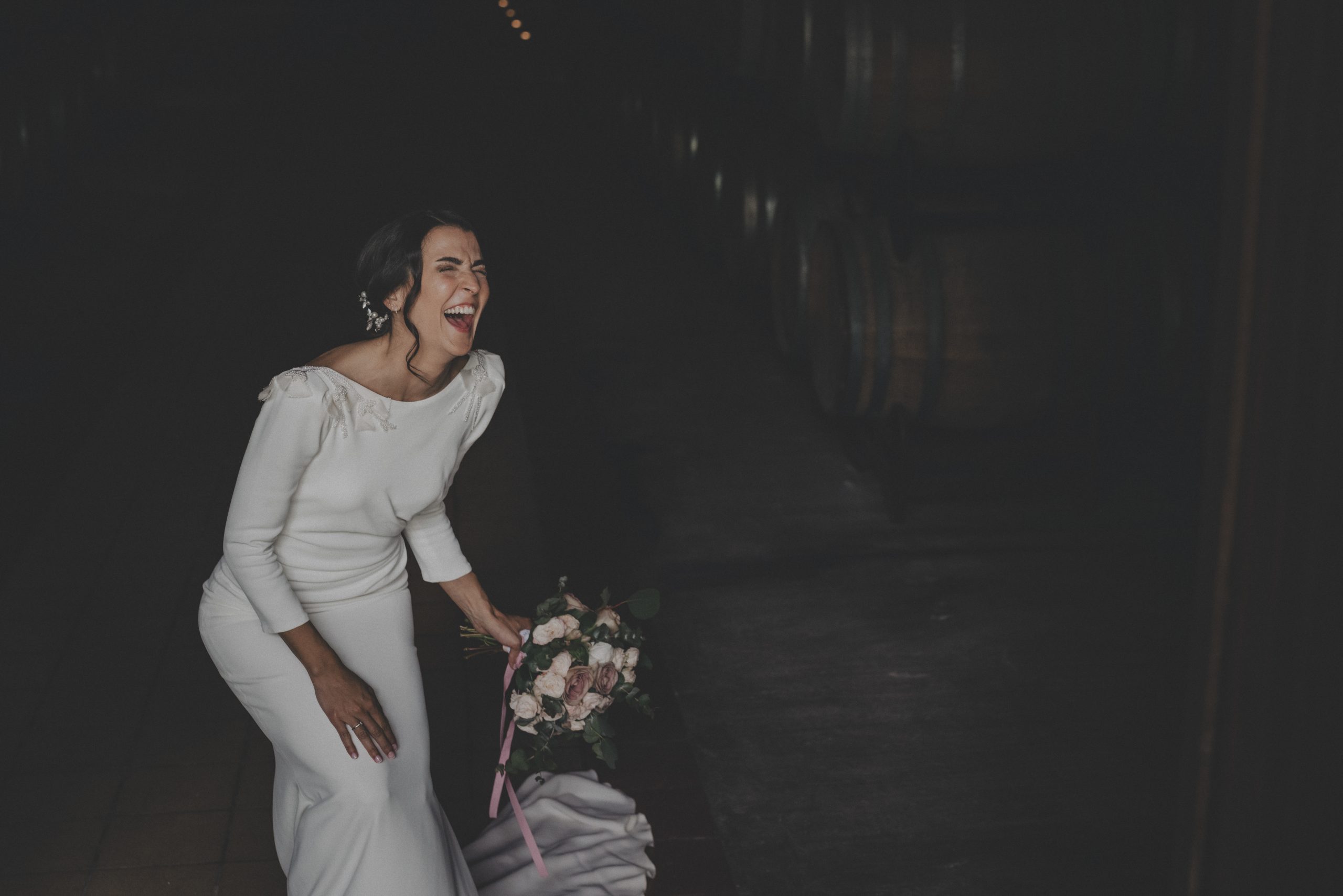 pareja recién casada en sesión de boda